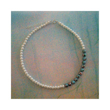 Load image into Gallery viewer, Lumi Necklace
